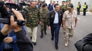 Με στρατιωτικό τζάκετ στον Παρμενίωνα ο Πρωθυπουργός [photo]