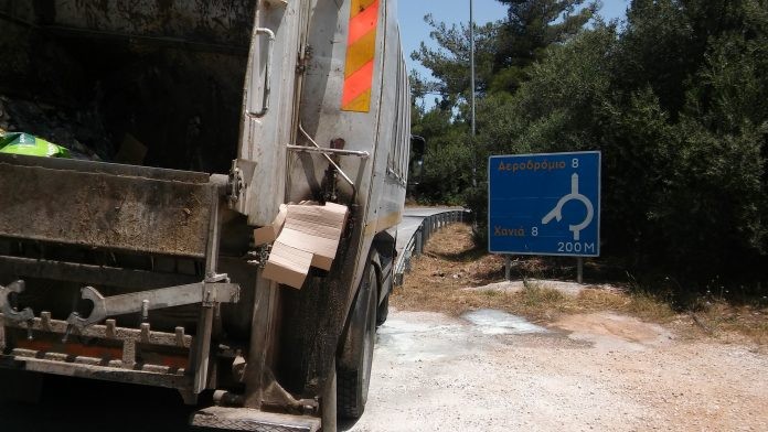 Εργάτης Καθαριότητας Δήμου ξεψύχησε στο σκαλοπάτι του απορριμματοφόρου