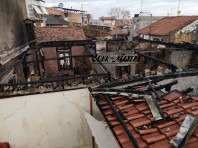 ΤΡΟΜΟΣ - Ολοσχερής καταστροφή τεσσάρων σπιτιών από πυρκαγιά στη Νάουσα! [BINTEO]