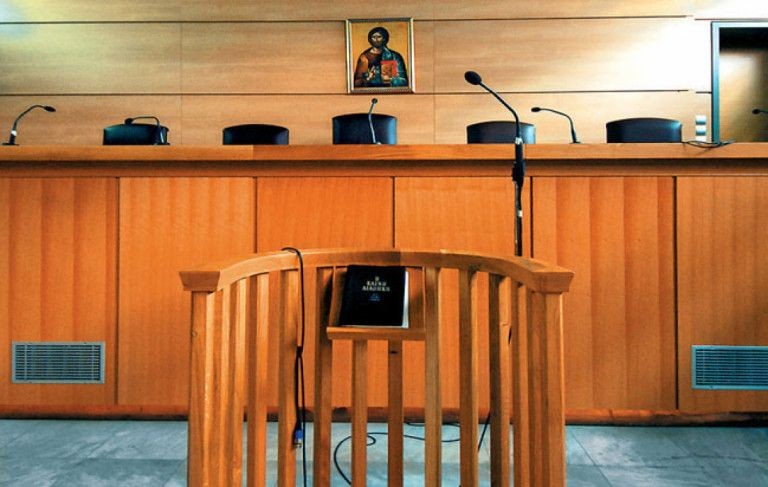 Δικαστήριο δικαιώνει και δέχεται την παραμονή συμβασιούχων Δήμου