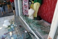 Σοβαρό τροχαίο στα Χανιά - Δίκυκλο καρφώθηκε σε βιτρίνα καταστήματος [ΦΩΤΟ]