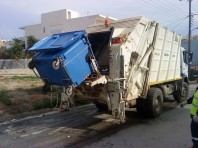 Συμβασιούχος ο τραυματίας οδηγός από την ανατροπή απορριμματοφόρου